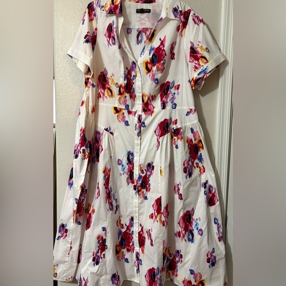 Beautiful White Vibrant Multicolor Floral Button-Up Dress with Pockets. Size 1X - Picture 1 of 15